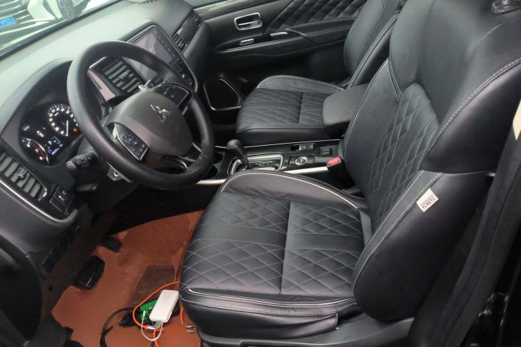 Used Mitsubishi Outlander 2020 2.4L 4x4 Zhi Xiang Edition 7-Seater
