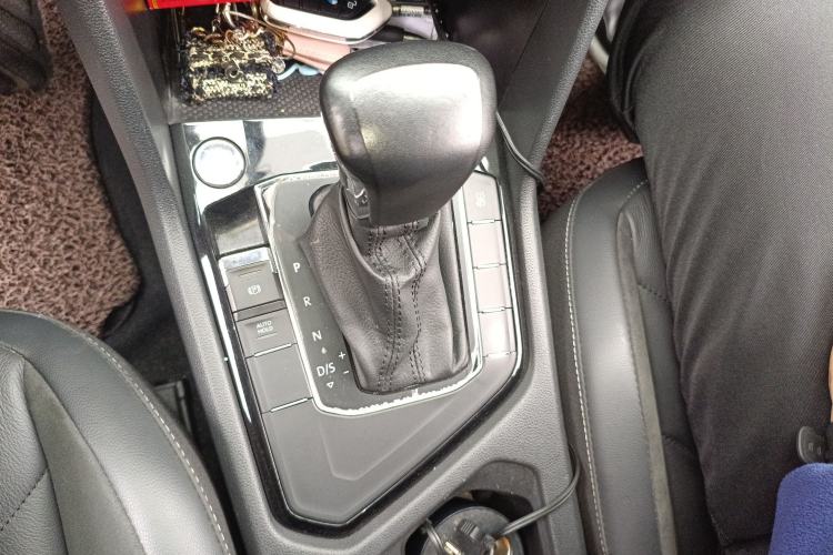 Used Volkswagen Tiguan L 2019 Updated Version 330TSI Automatic Two-Wheel Drive Panoramic Comfort Edition China VI Standard
