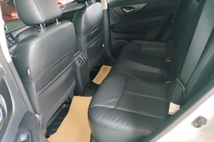 Used Nissan X-Trail 2015 2.0L CVT Comfort MAX Edition 2WD