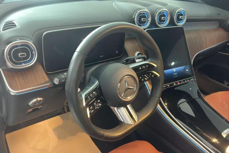 Used Mercedes-Benz GLC 2023 Refreshed GLC 300 L 4MATIC Dynamic Version 7-Seater
