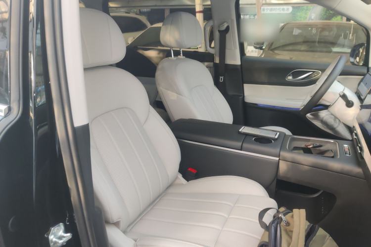 Used VOYAH Dream 2025 PHEV Four-Wheel Drive Prestige Kunpeng Edition
