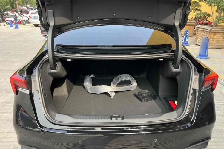 Used Buick LaCrosse 2025 28T Platinum Edition
