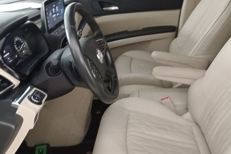 Used Buick GL8 2023 Facelifted Land Cruiser Executive Luxury Version
