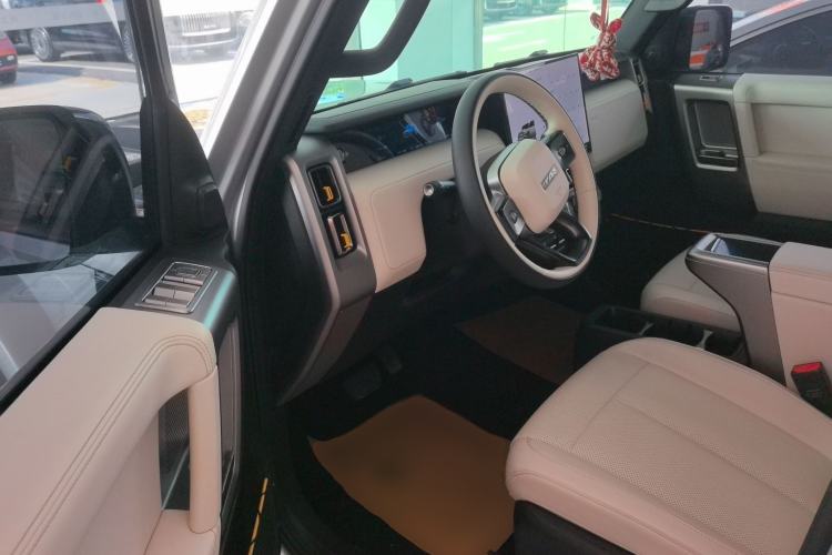 Used  V23 2025 401 Two-Wheel Drive Intelligent Driving Version
