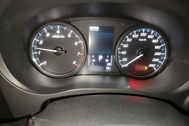 Used Mitsubishi Outlander 2019 2.4L 4x4 Zhi Xiang Edition 5 Seats China V Emission Standard
