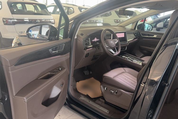 Used Volkswagen Viloran 2023 Facelift 330TSI Luxury Edition
