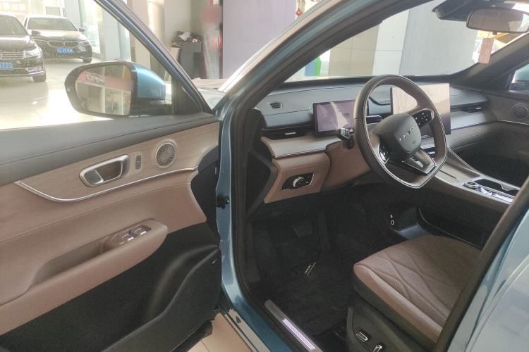 Used Chery Tiggo 8 PLUS C-DM 2025 1.5T 116 km Prestige Version 5 Seats
