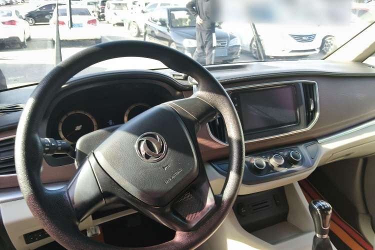 Used FORTHING Lingzhi 2018 M5L 1.6L 7-Seater Luxury Model
