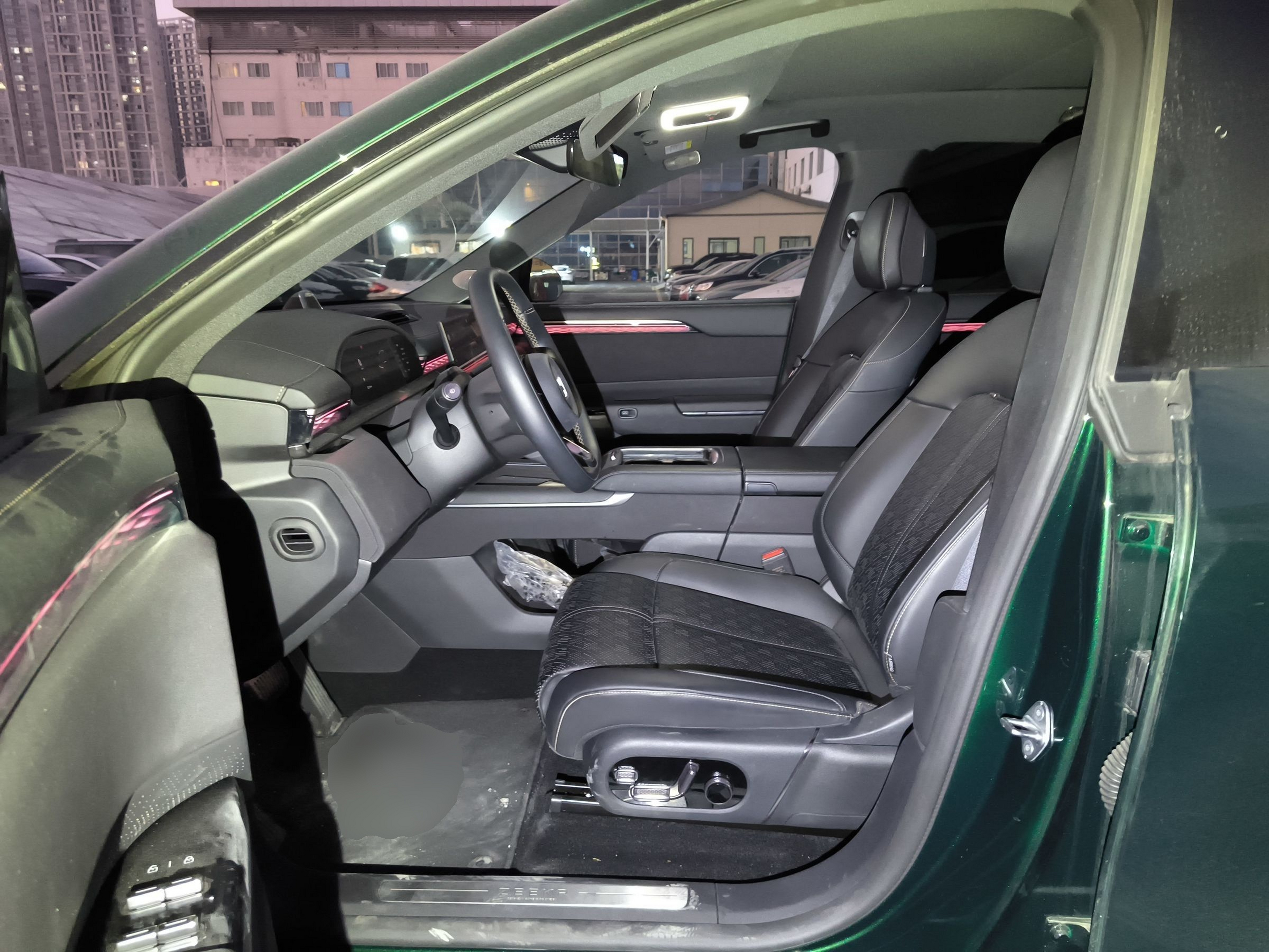 Переднее сиденье в автомобиле