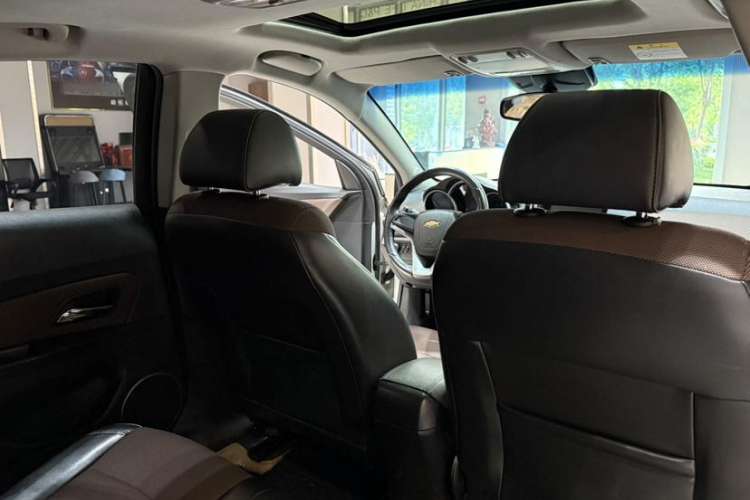 Used Chevrolet Cruze 2013 Hatchback 1.6L Automatic Luxury Model
