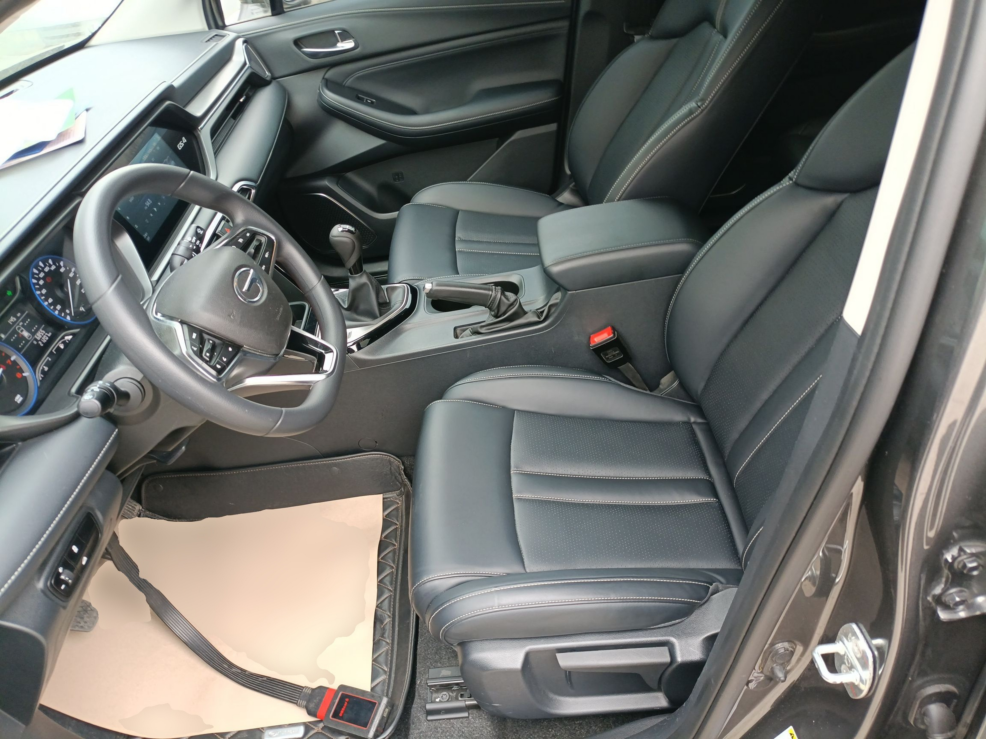 Переднее сиденье в автомобиле