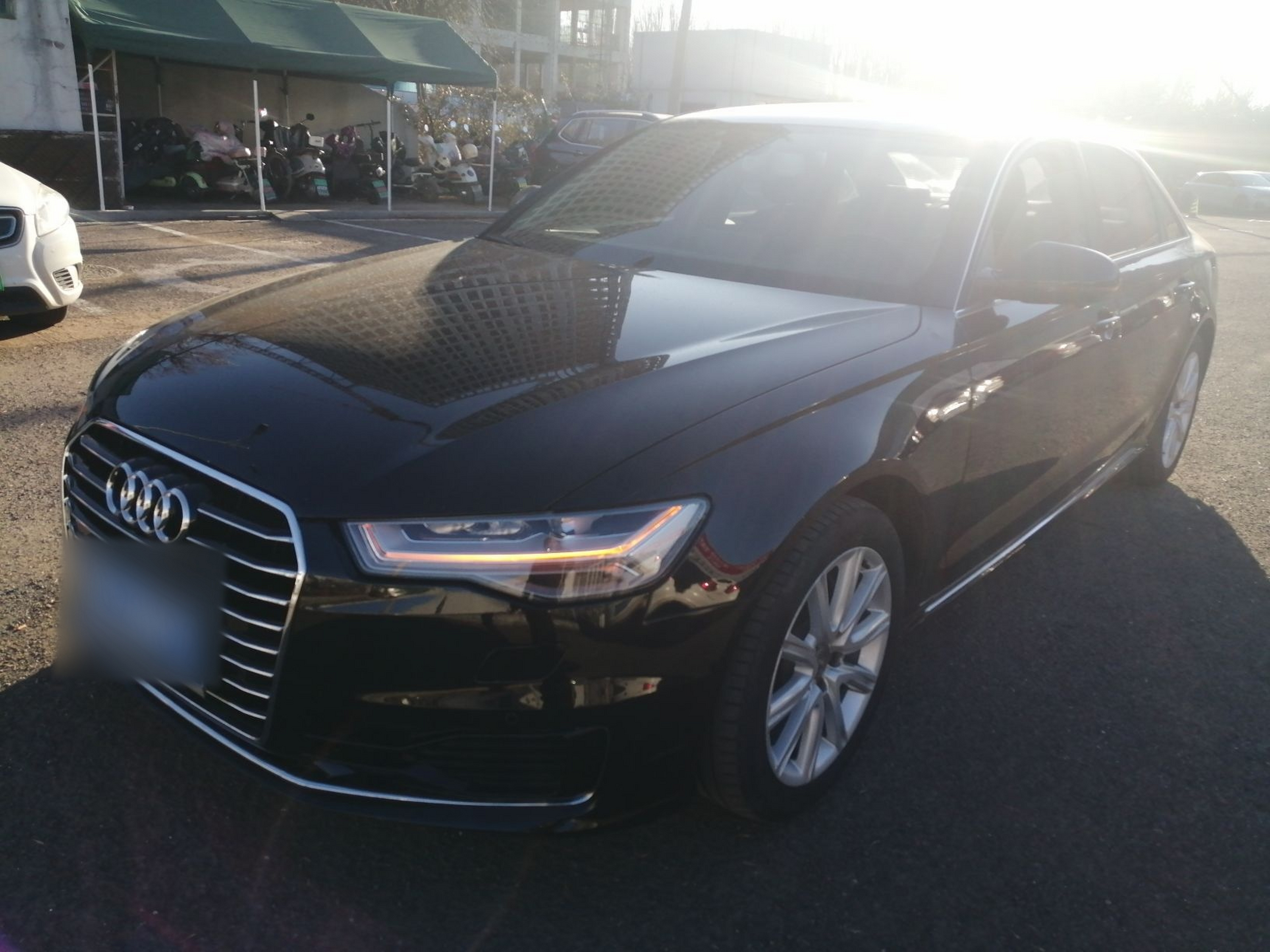 Под передней частью автомобиля