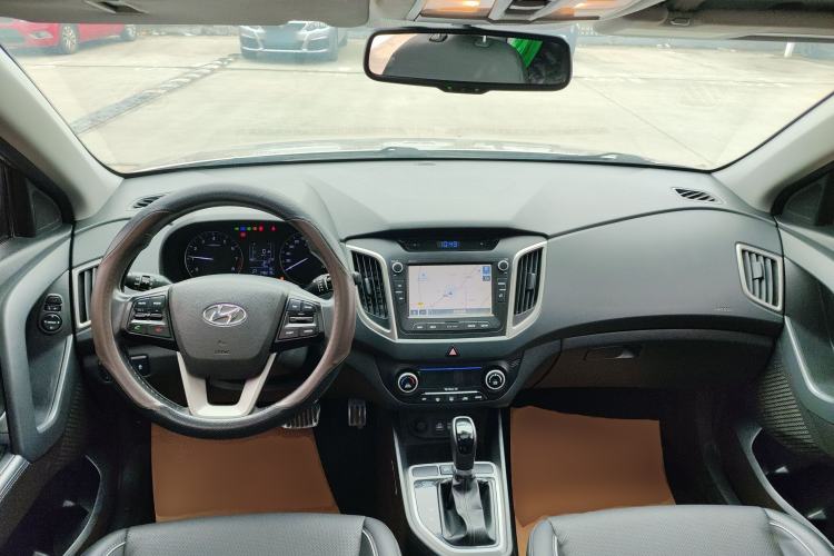 Used Hyundai ix25 2015 1.6L Automatic Two-Wheel-Drive Deluxe DLX Model
