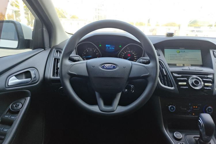 Used Ford Focus 2018 Hatchback Classic 1.6L Automatic Comfort Plus SmartDrive Edition
