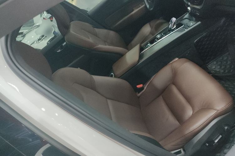 Used Volvo XC60 2024 B5 4x4 Smart Luxury Edition
