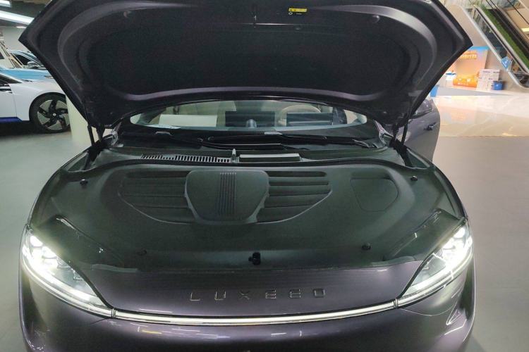 Used Hima Luxeed R7 2025 Range-Extended Version 251 km Max
