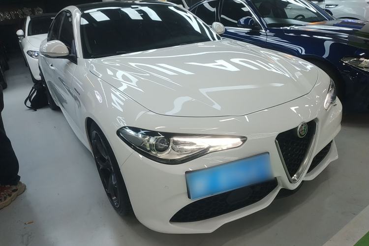 Used Alfa Romeo Giulia 2017 2.0T 280HP Luxury Sport Edition
