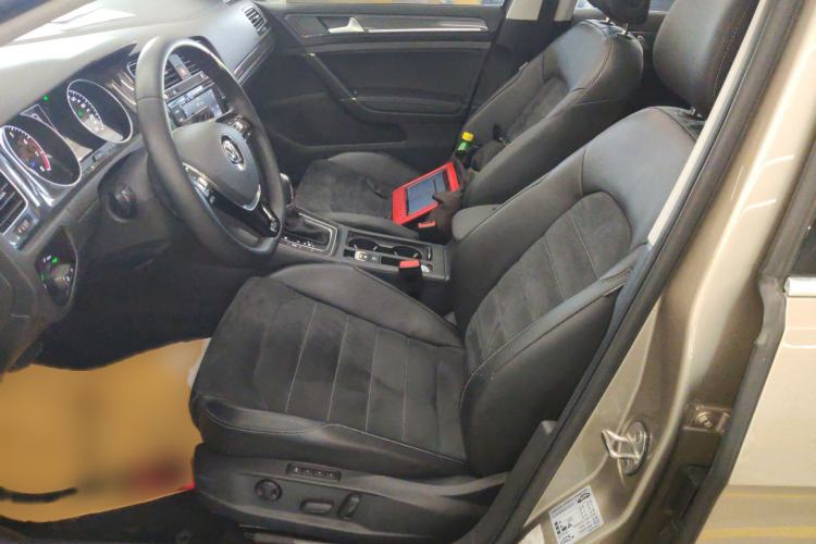 Used Volkswagen Golf 2018 230TSI Automatic Luxury Version
