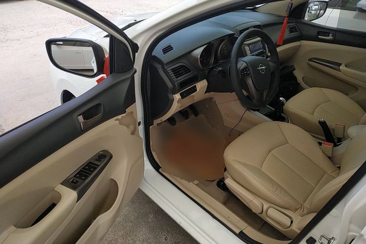 Used Haima M3 2014 1.5L manual Comfort trim level
