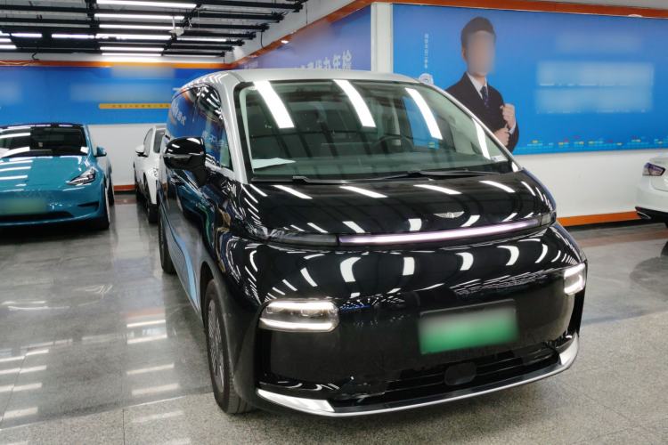 Used  LEVC L380 2024 100 kWh 6-Seater Two-Wheel Drive Air
