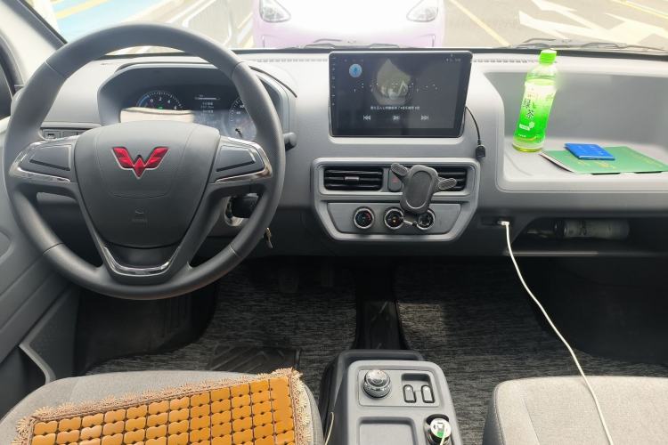 Used Wuling Yangguang 2024 300KM Comfort Version Passenger Van 75kW
