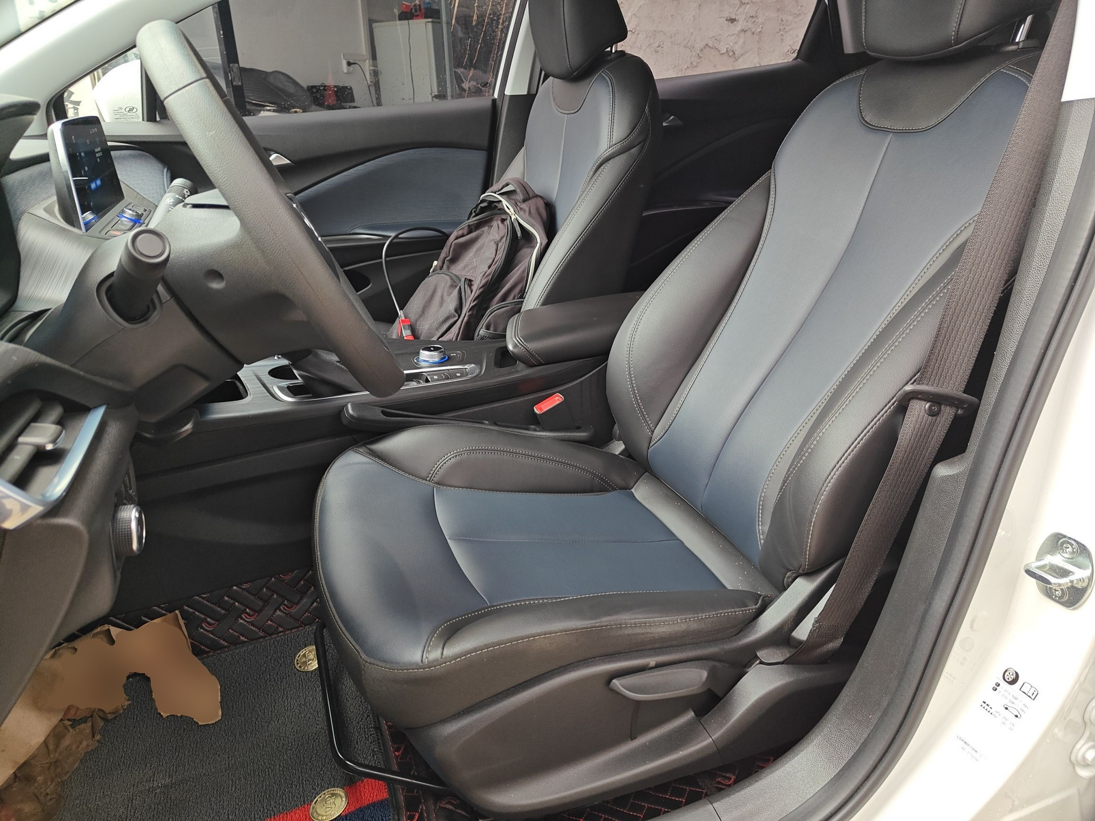 Переднее сиденье в автомобиле