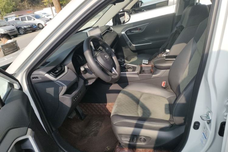 Used Toyota RAV4 2022 2.0L CVT 4x4 Style Plus Edition
