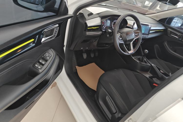 Used Roewe i5 2021 1.5L Manual Platinum Edition
