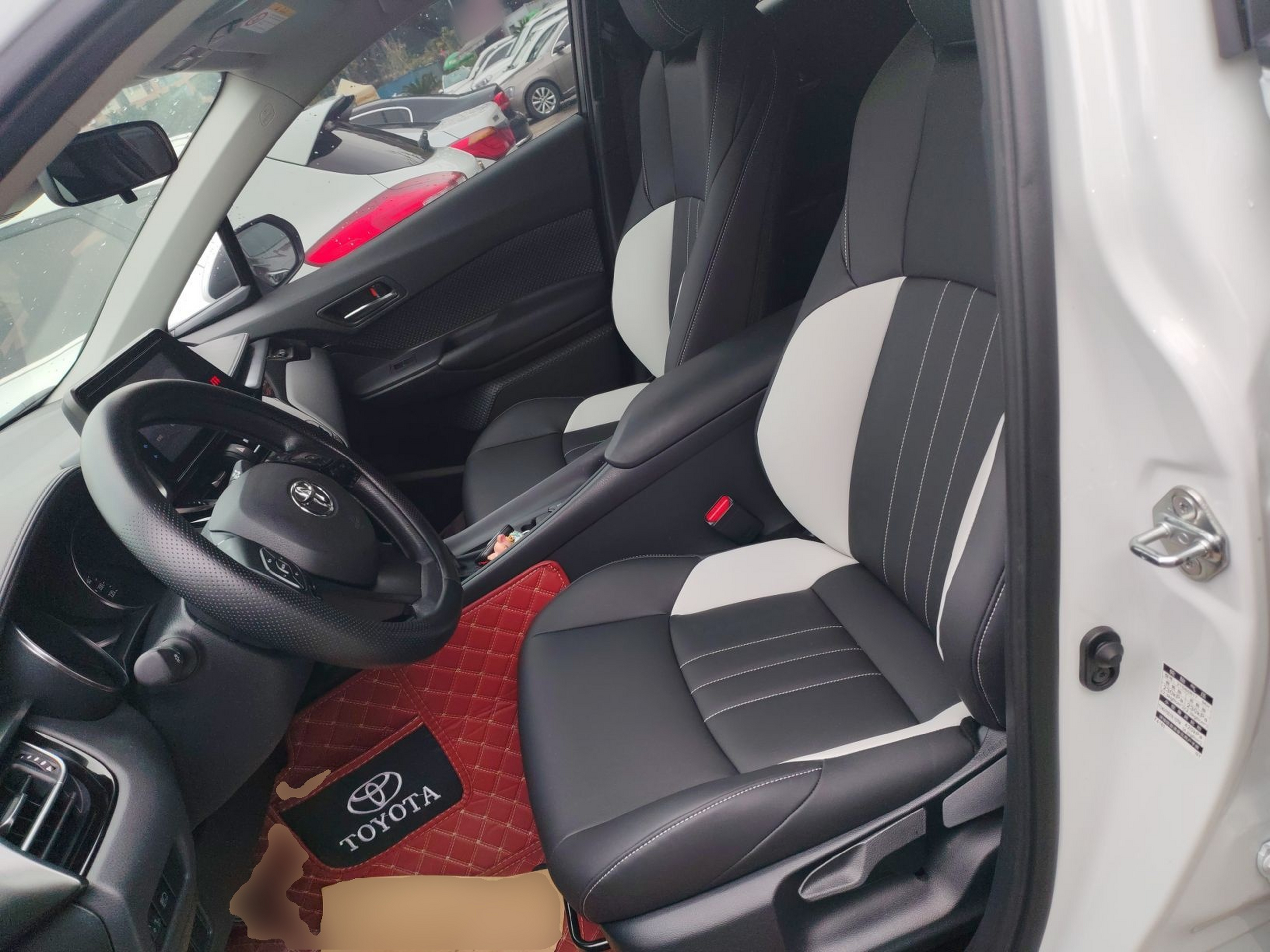 المقاعد الأمامية داخل السيارة