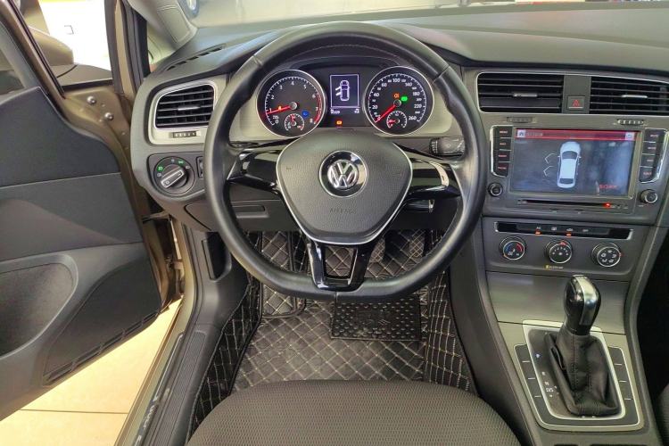 Used Volkswagen Golf 2016 230TSI Automatic Comfort Version

