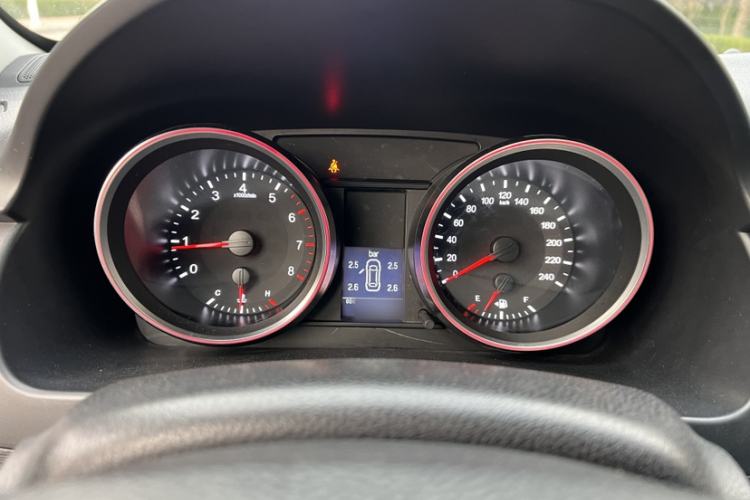 Used Haval H6 2015 Revised Version Sport Edition 1.5T Manual Transmission Two-Wheel Drive Elite Grade
