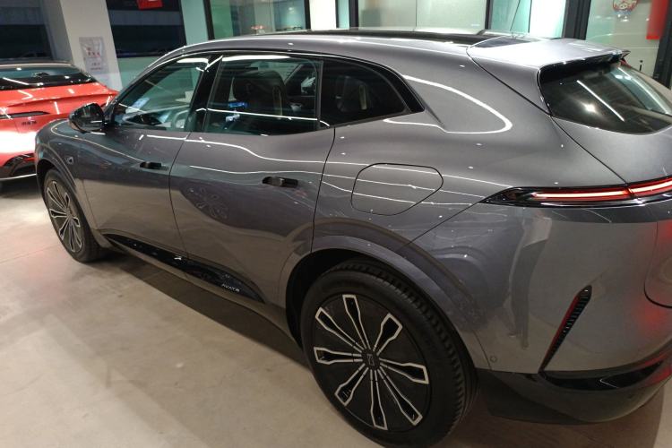 Used  07 2024 Max Extended-Range Edition
