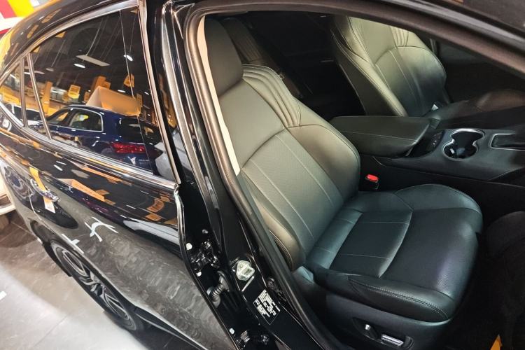 Used Toyota Harrier 2022 Dual-Engine 2.5L CVT Two-Wheel Drive Luxury Edition