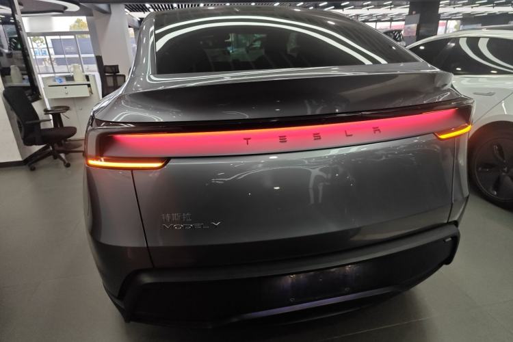 Used Tesla Model Y 2025 Rear-Wheel-Drive Version
