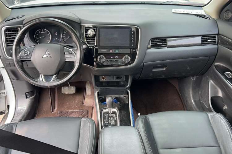 Used Mitsubishi Outlander 2019 2.0L Two-Wheel Drive Comfort Edition 5 Seats China V Standard
