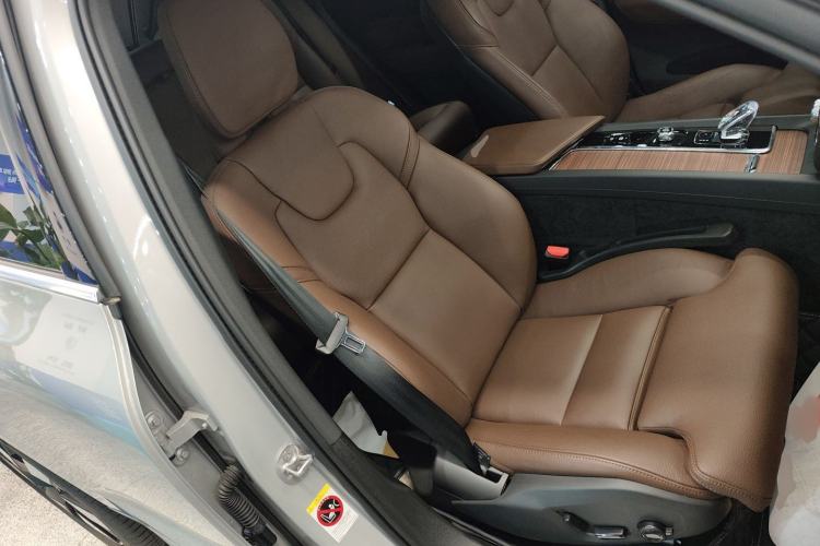 Used Volvo XC60 New Energy 2025 Plug-in Hybrid Long-Range All-Wheel Drive Smart & Luxurious Edition