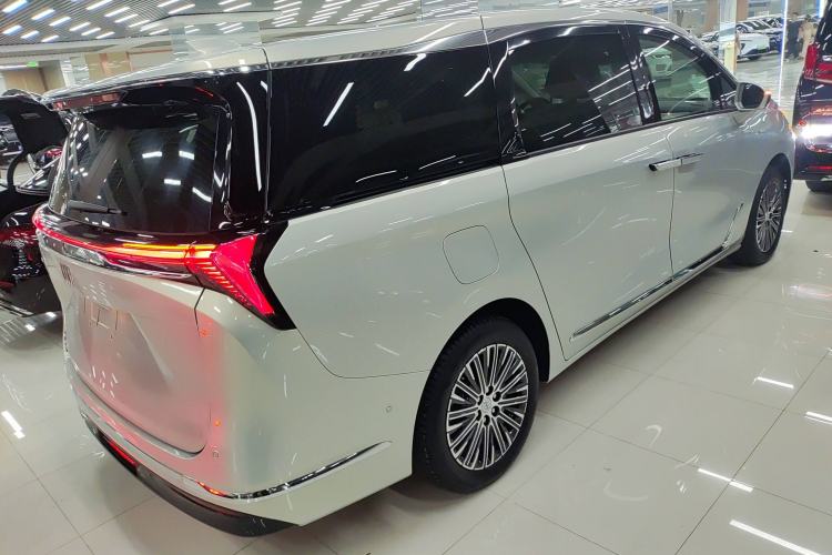 Used Buick GL8 New Energy 2024 Lu Zun Luxury Edition 7-Seater
