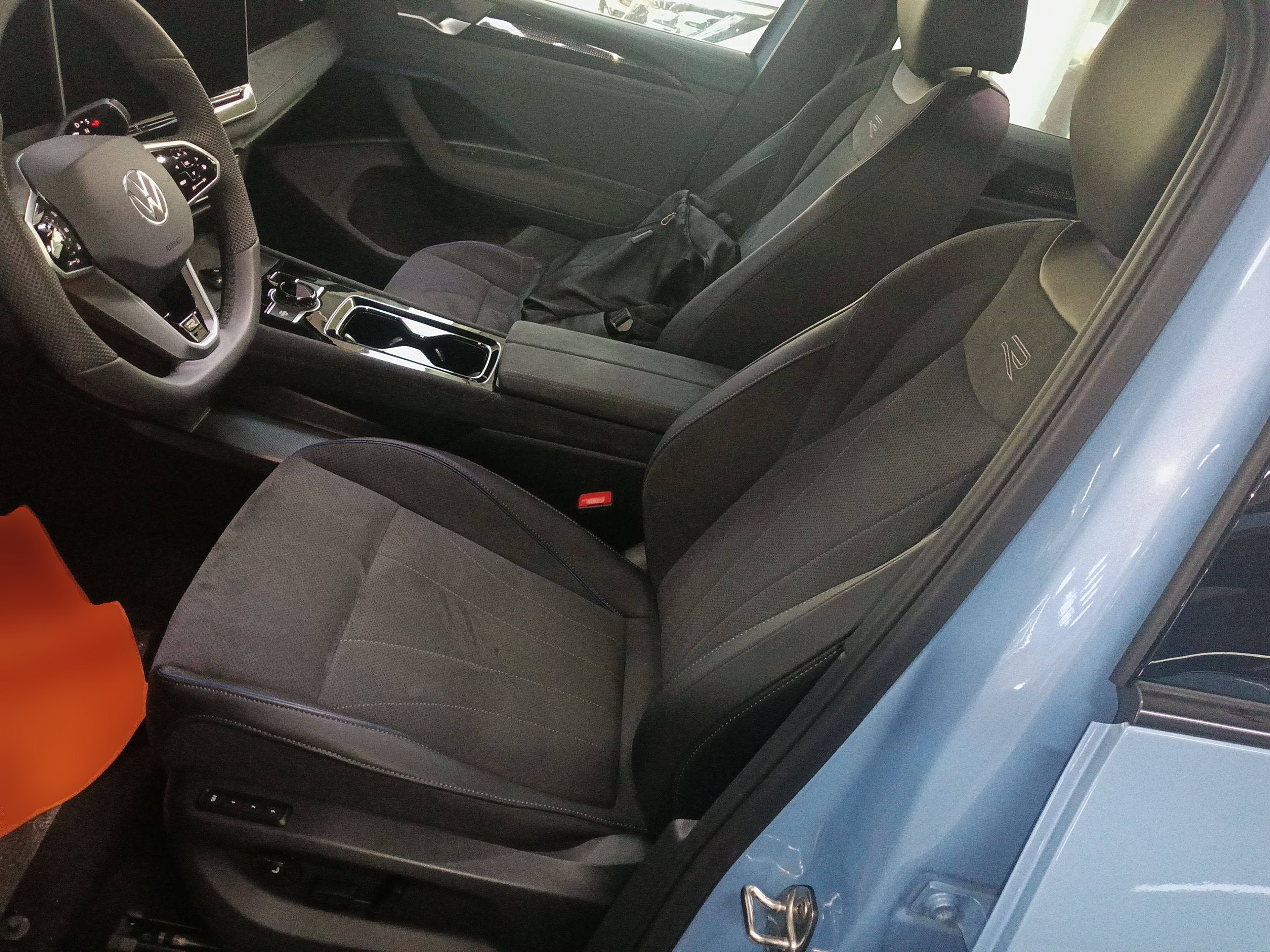 Переднее сиденье в автомобиле