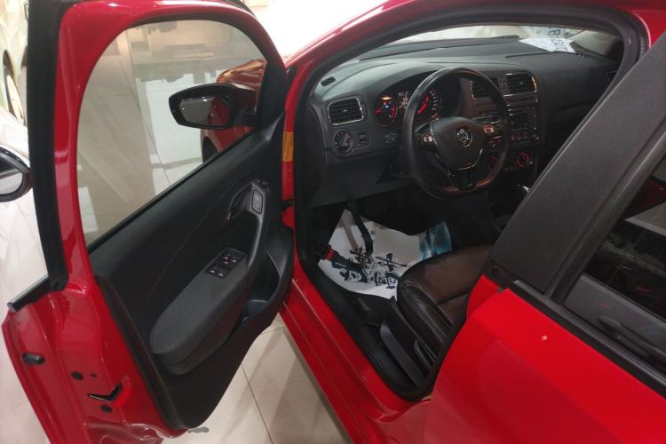 Used Volkswagen Polo 2016 1.6L Automatic Comfort Model
