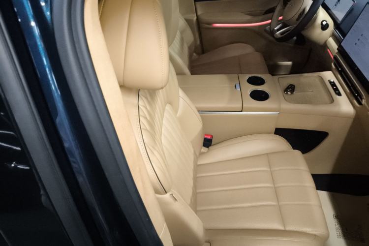 Used VOYAH Dream 2025 PHEV Four-Wheel-Drive Flagship Kunpeng Edition
