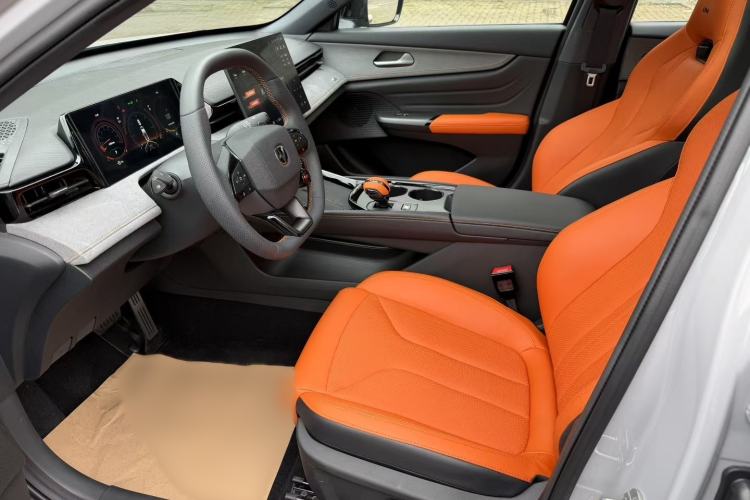 Used Changan UNI-V 2025 Model Third-Generation 2.0T Dynamic Edition