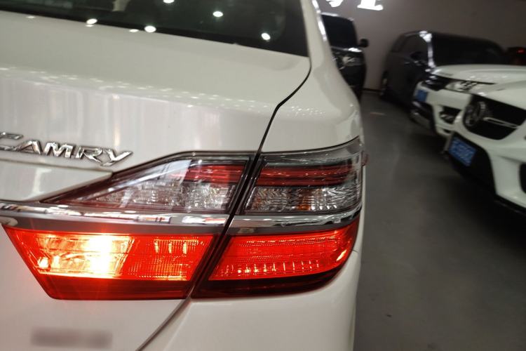 Used Toyota Camry 2016 2.0G 10th Anniversary Leading Edition
