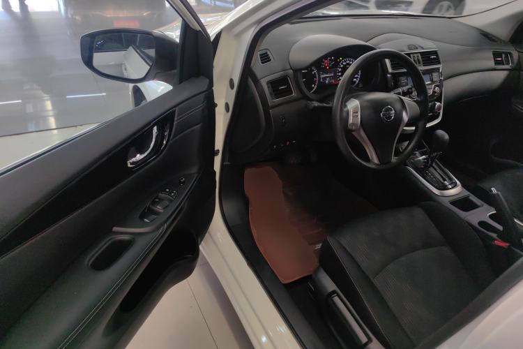 Used Nissan Tiida 2021 1.6L CVT Cool Edition
