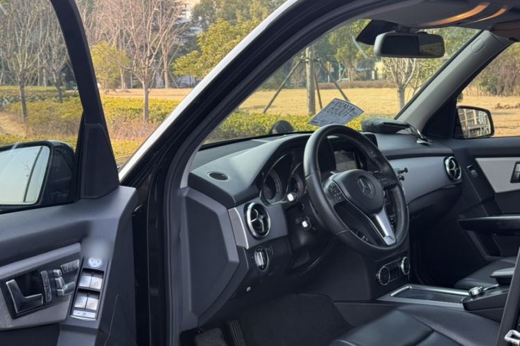 Used Mercedes-Benz GLK-Class 2013 GLK 300 4MATIC Dynamic Sunroof Model