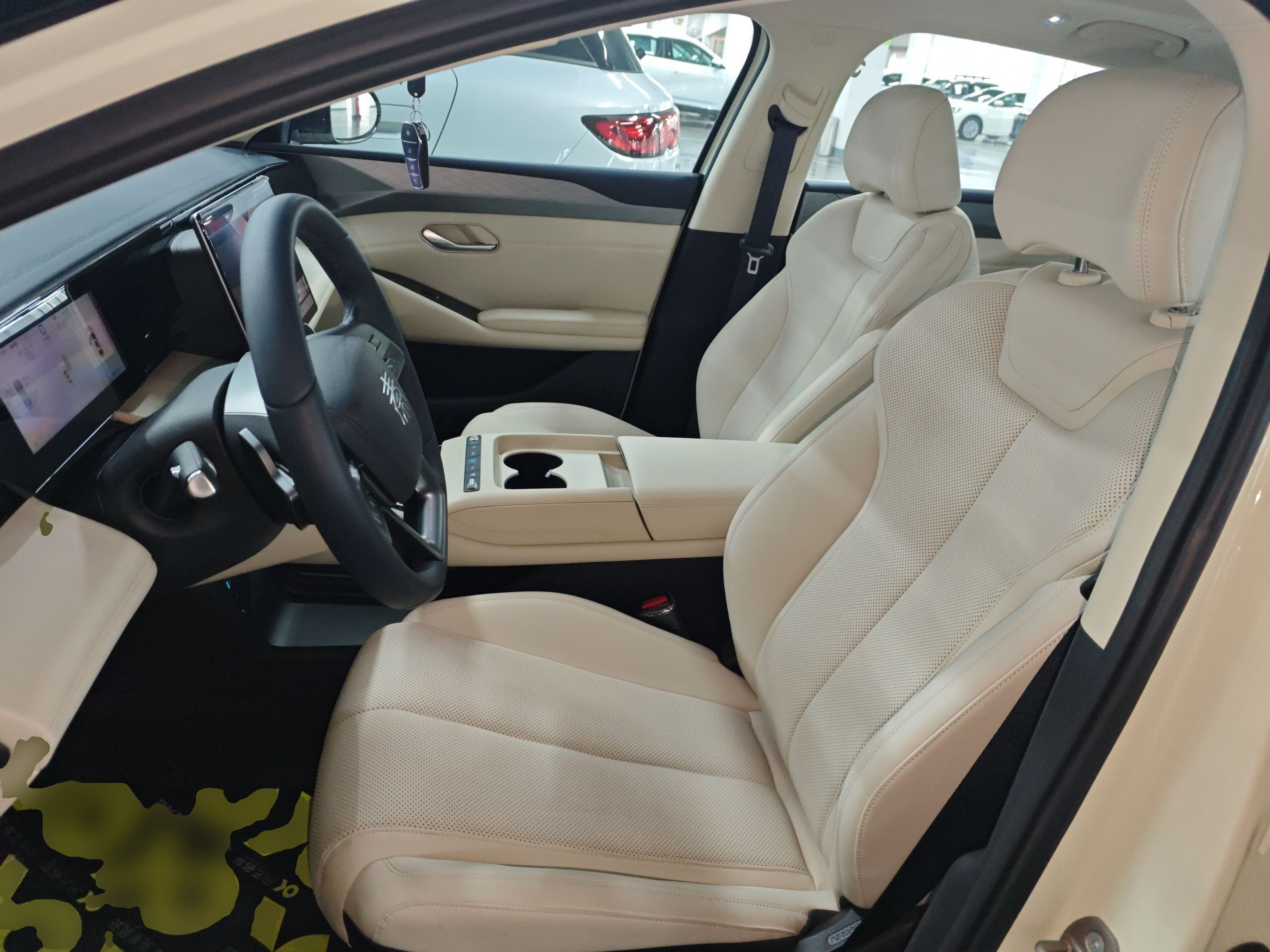 المقاعد الأمامية داخل السيارة