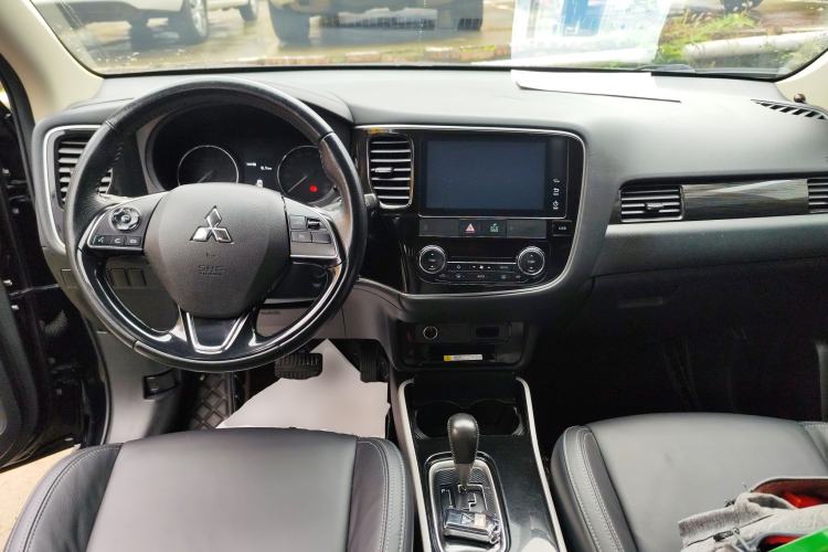 Used Mitsubishi Outlander 2019 2.0L Two-Wheel Drive Comfort Edition 5 Seats China VI Standard
