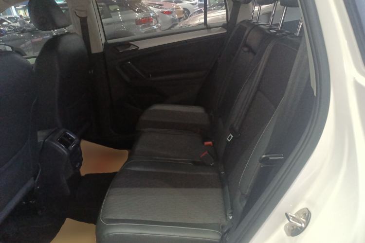 Used Volkswagen Tiguan L 2018 Revised Version 330TSI Automatic Two-Wheel Drive Trendy Edition
