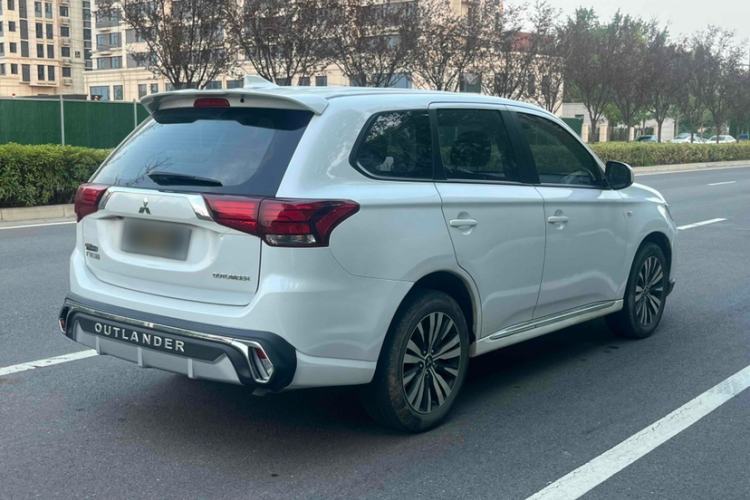 Used Mitsubishi Outlander 2021 Revised Version 2.0L Two-Wheel Drive Comfort Edition 5 Seats
