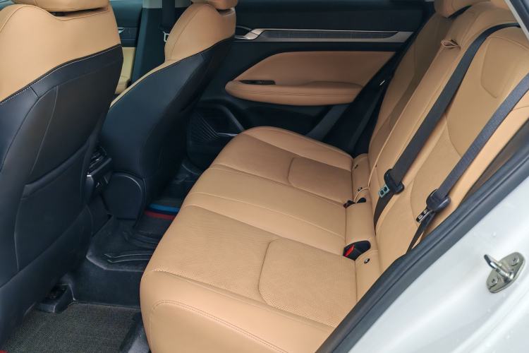 Used Geely Auto Emgrand L HiP 2024 Champion Edition 1.5TD-DHT Pro 100KM Excellence Model
