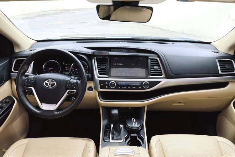 Used Toyota Highlander 2018 2.0T Four-Wheel Drive Prestige Version 7 Seats China V Emission Standard
